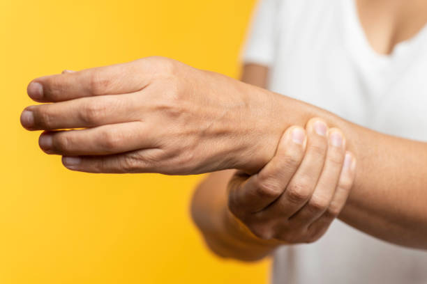 Кисти рук: онемение и покалывание - симптомы и лечение